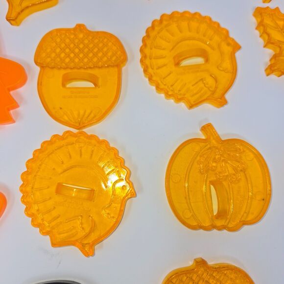 Vintage Cookie Cutter Lot of 57 Holiday Animals Pink Panther Wilton Hallmark - Picture 9 of 16